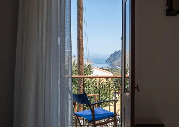 Elizabeth Nyaraló *